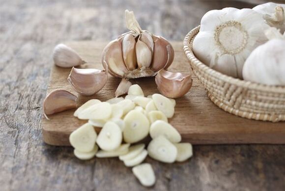 Use garlic to cleanse parasites