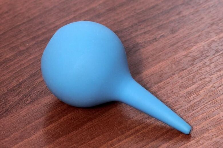 Enema to remove parasites from the body