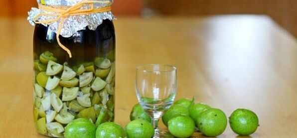 Green walnuts fight parasites