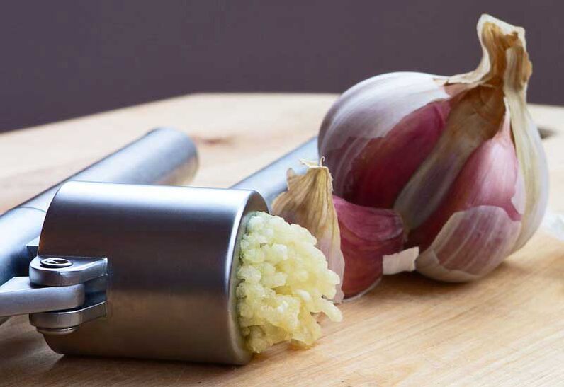 Garlic for getting rid of worms